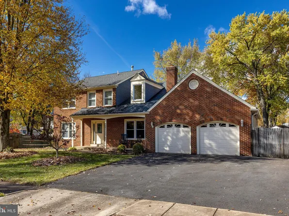 21757 Rolling Woods Pl, Sterling, VA 20164