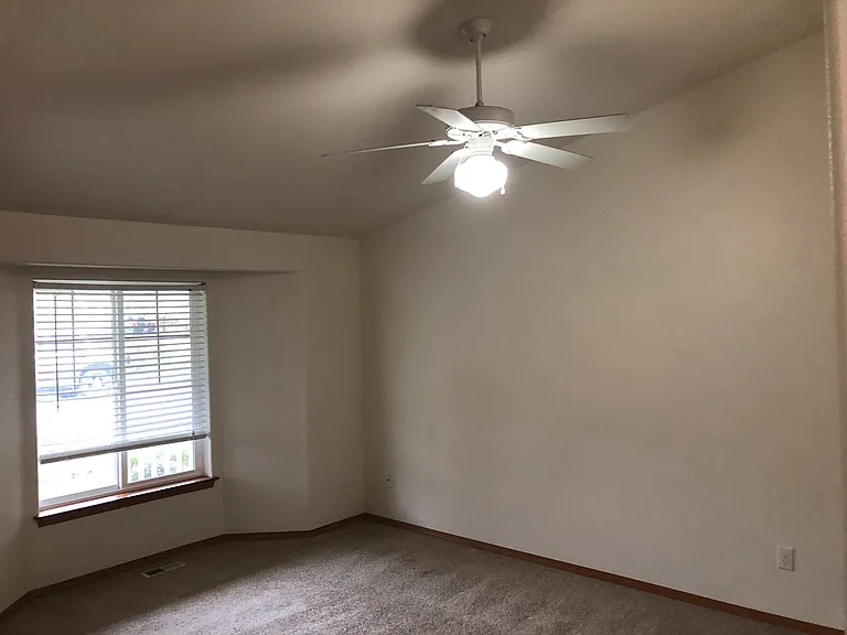 202 Dallas St — Photo 8