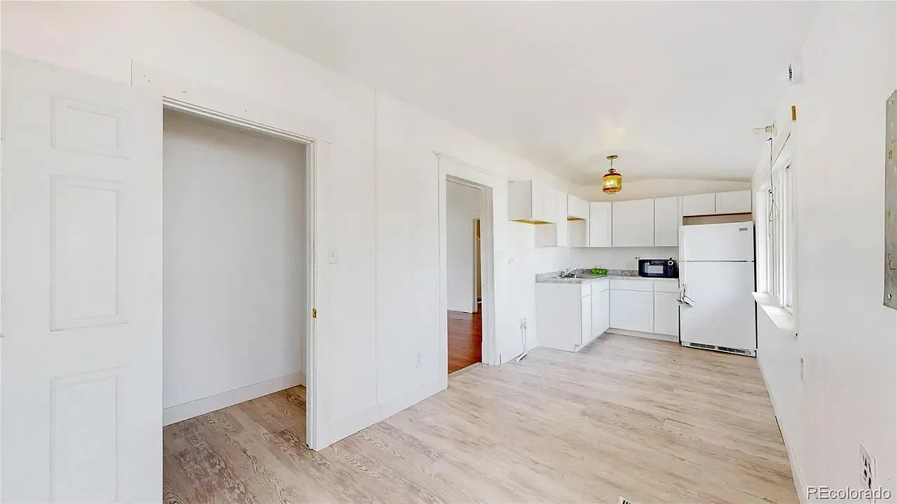 3 bed, 2000 sqft, $2,500 — Photo 2