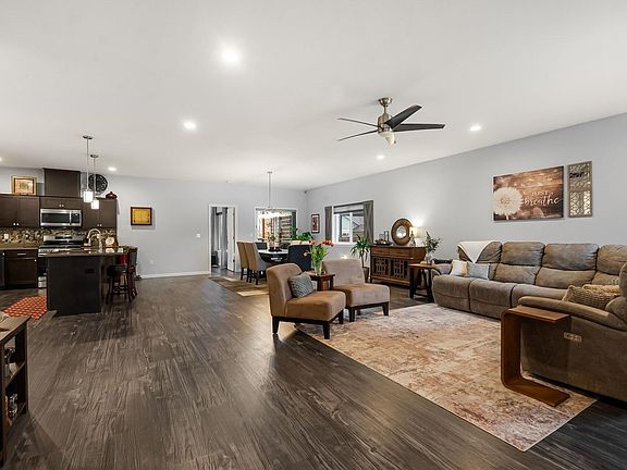 2nd image of 195 Carnelian Ave