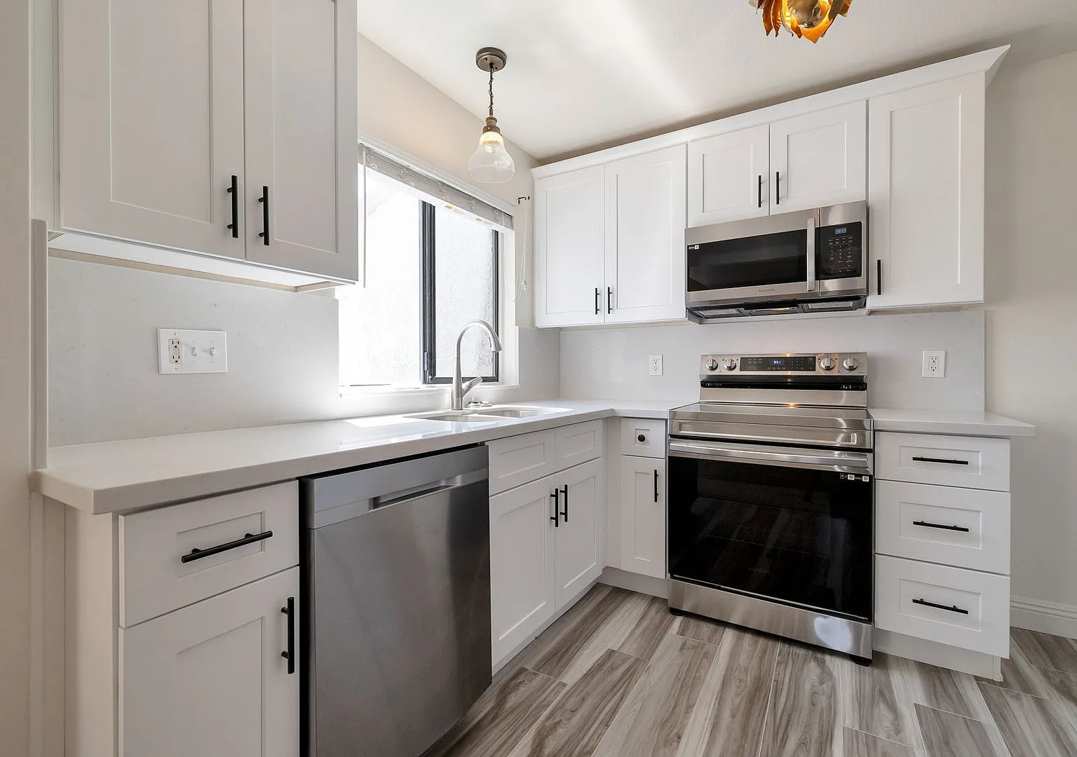 Updated 1 bed 1 Bath Scottsdale Ranch Condo - Available Now! — Photo 3