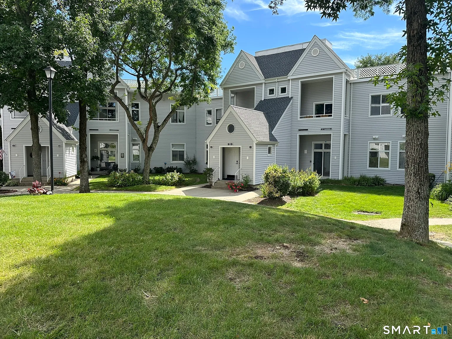 2 bed, 1.0 bath, 1297 sqft, $3,000 — Photo 1