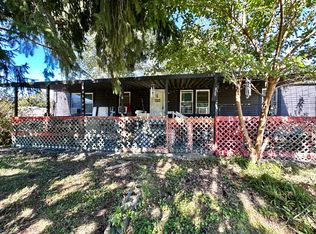 217 Fairview St, Flora, IL 62839