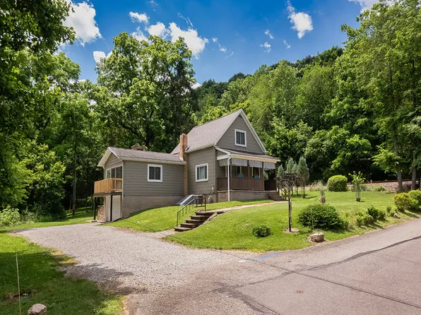 2 Ferry St, East Vandergrift, PA 15629