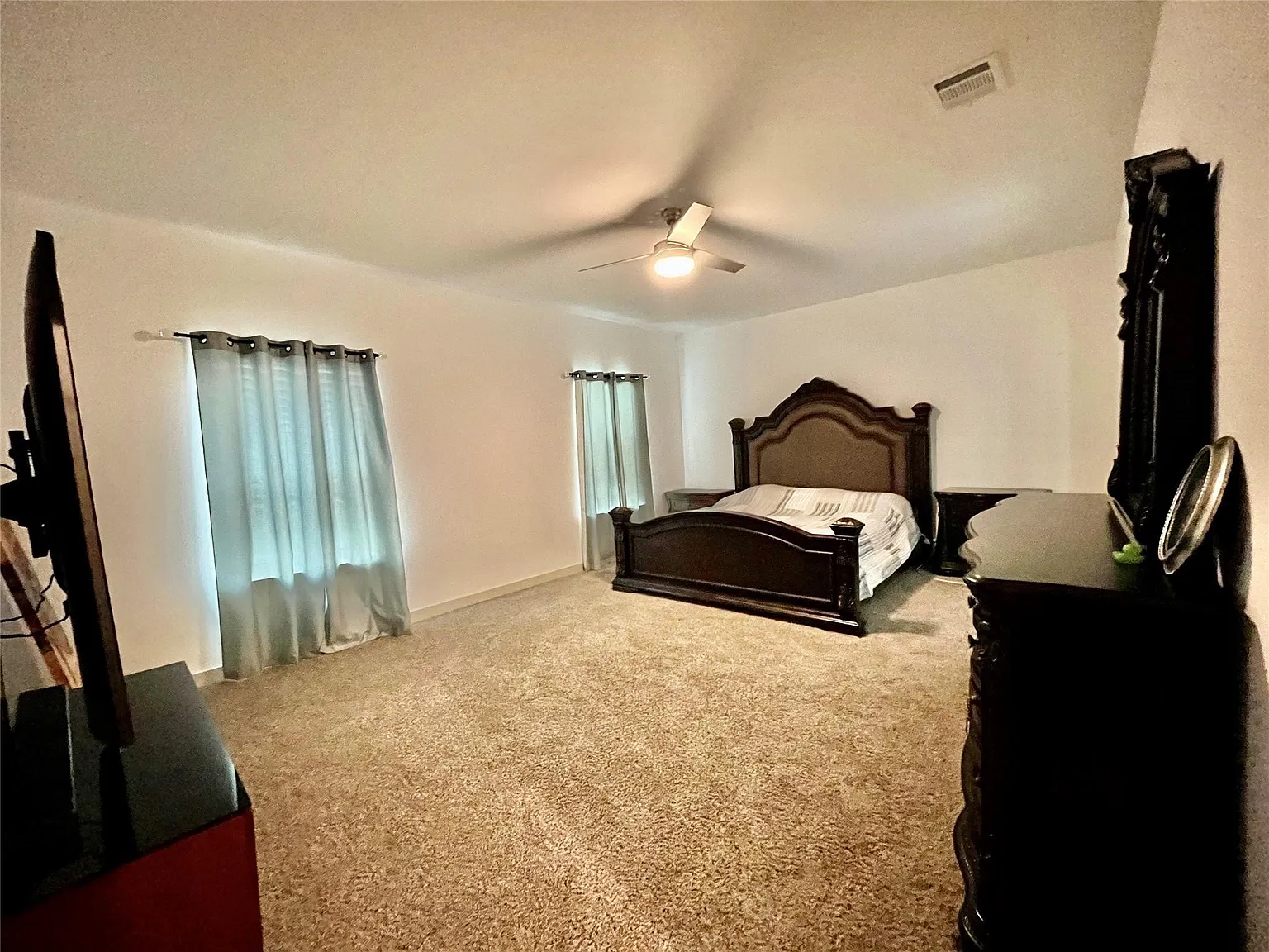 4 bed, 3.0 bath, 2831 sqft, $2,900 — Photo 4