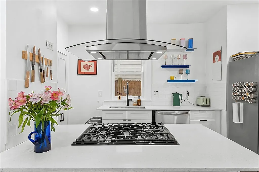 2 bed, 818 sqft, $3,500 — Photo 4