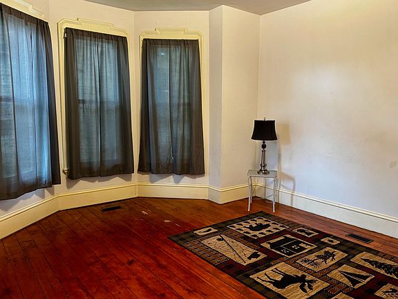 5th image of 338 E Mulberry St
