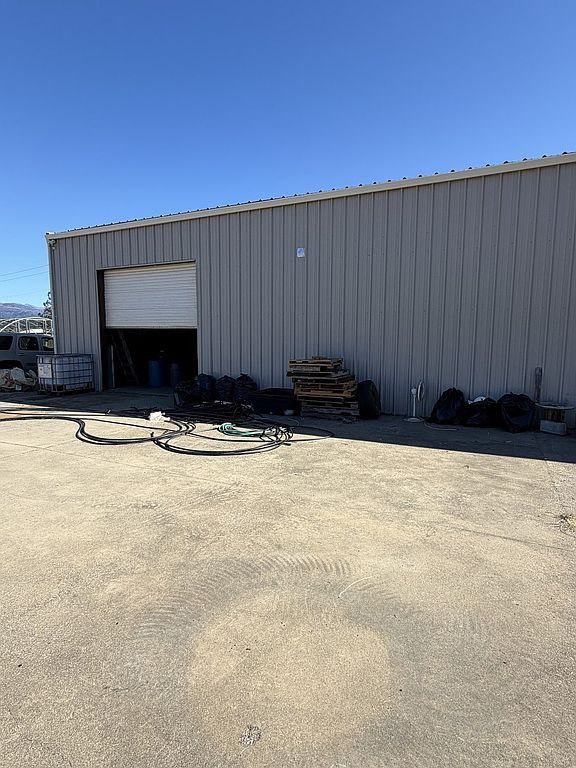 116 Airport Dr - Property Image