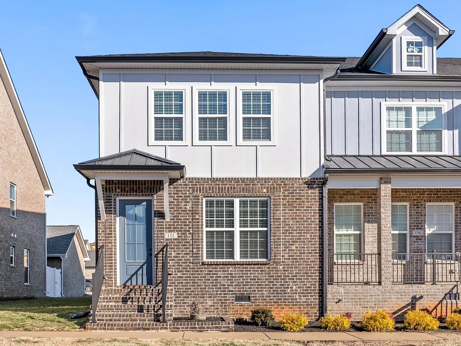 3 bed, 2.5 bath, 2054 sqft, $2,350 — Photo 1