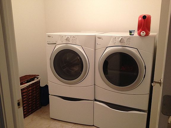 3rd image of 457 N Kenilworth Ave #4-03