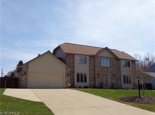 9701 Beechwood Dr, North Royalton, OH