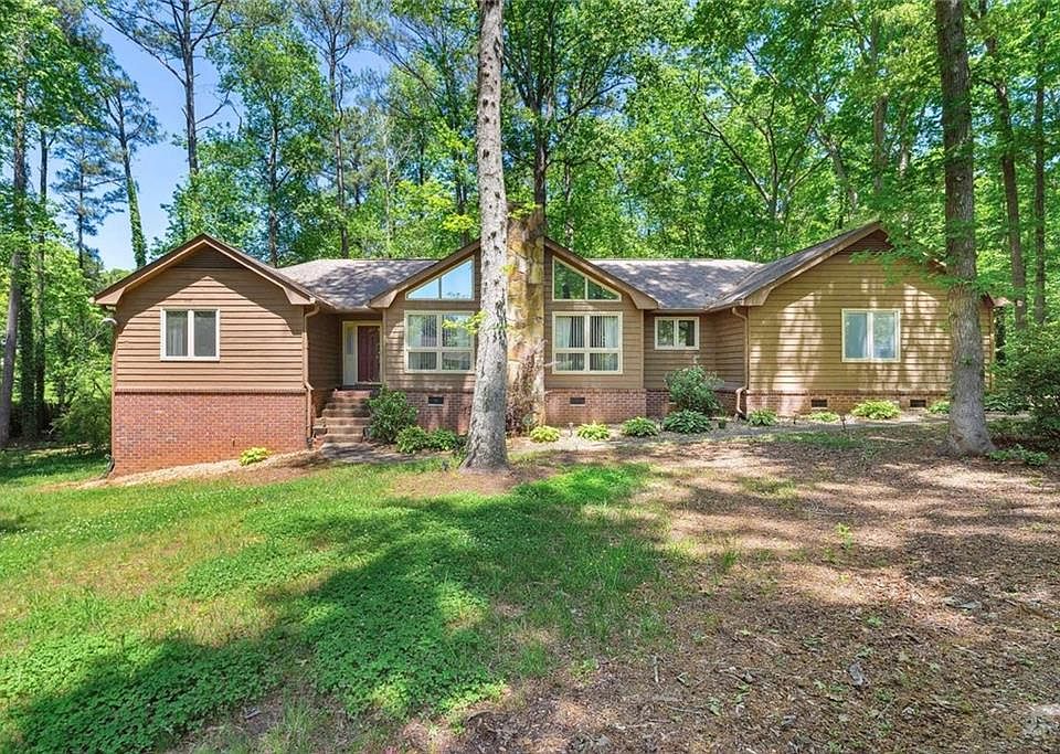1st image of 630 Knollwood Cir SE