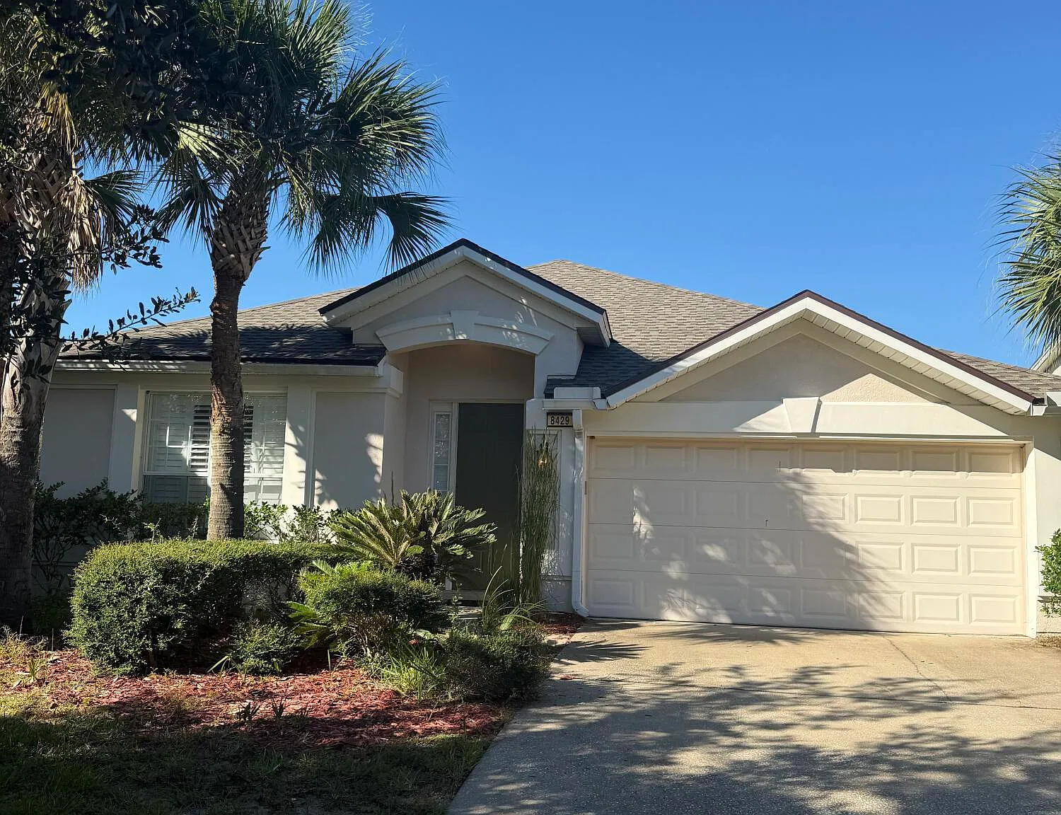4 bed, 2.0 bath, 2229 sqft, $2,600 — Photo 2