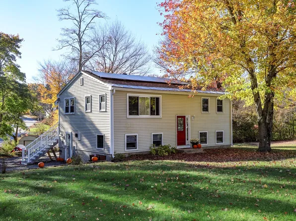42 Leighton St, Pepperell, MA 01463