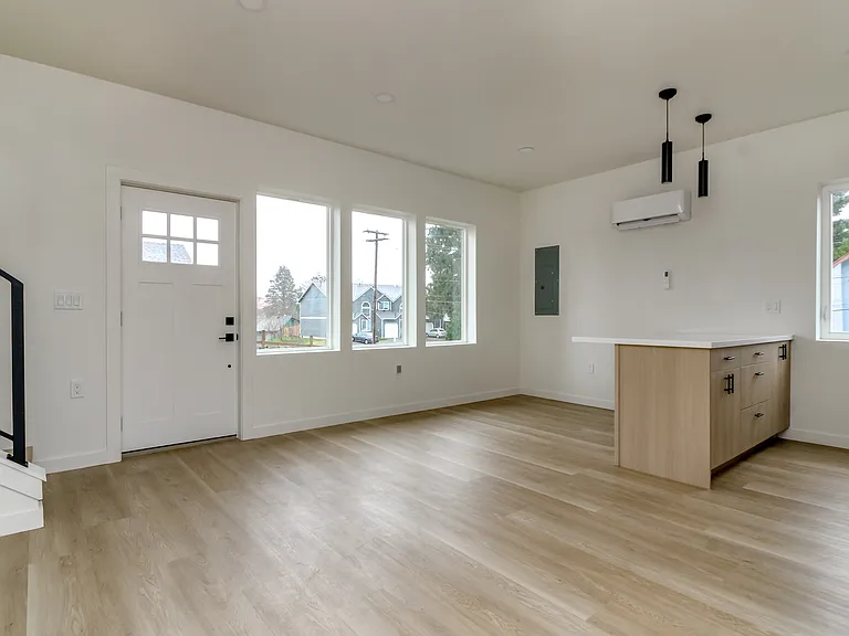 1117 Veneta Ave — Photo 8
