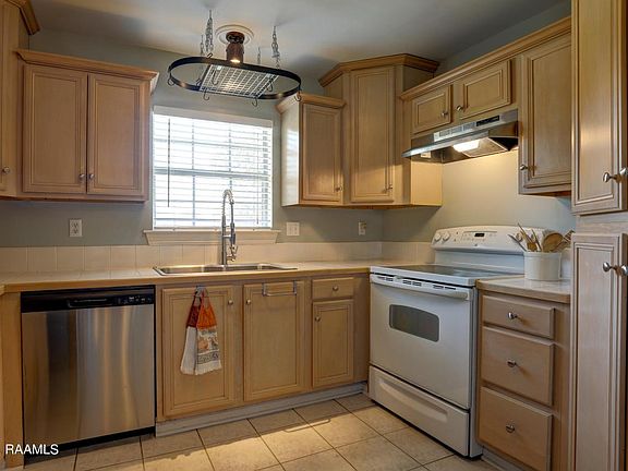 5th image of 417 Burgess Dr