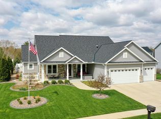 1276 Victoria Ln, Oconomowoc, WI 53066