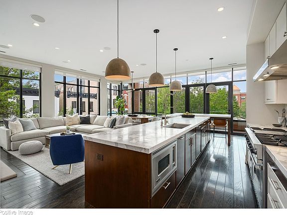 3rd image of 2117 N Halsted St #Penthouse