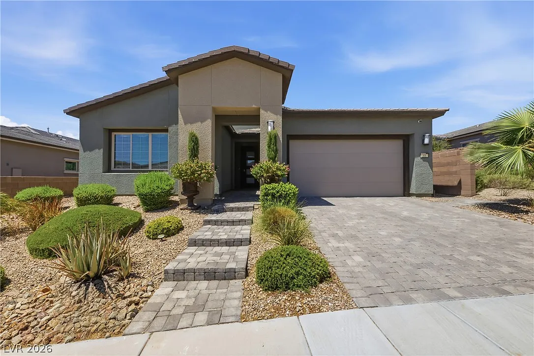 3 bed, 2.5 bath, 2634 sqft, $3,750 — Photo 2