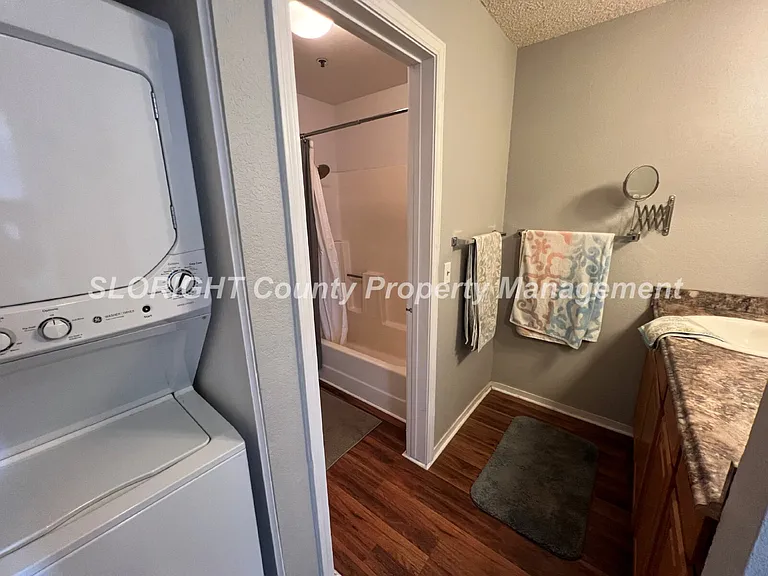 1039 Southwood Dr #D — Photo 12