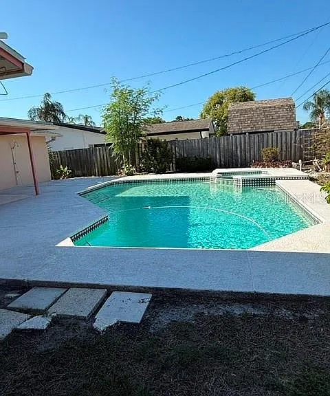 1884 Yale Dr — Photo 2