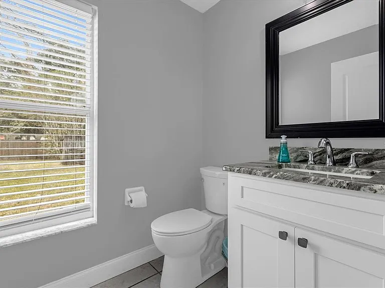 2820 Smithfield Dr — Photo 17