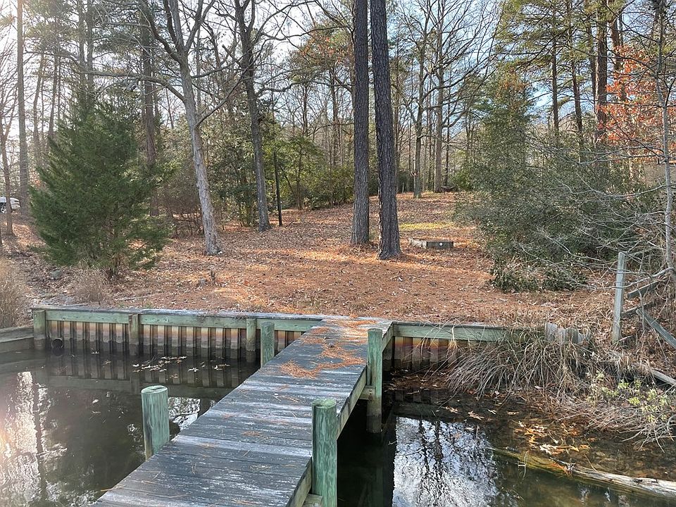 2nd image of 831 Riverview Ln