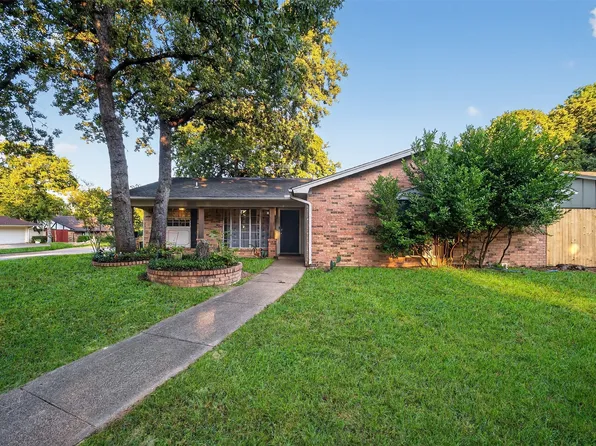 2501 Warren Ln, Fort Worth, TX 76112