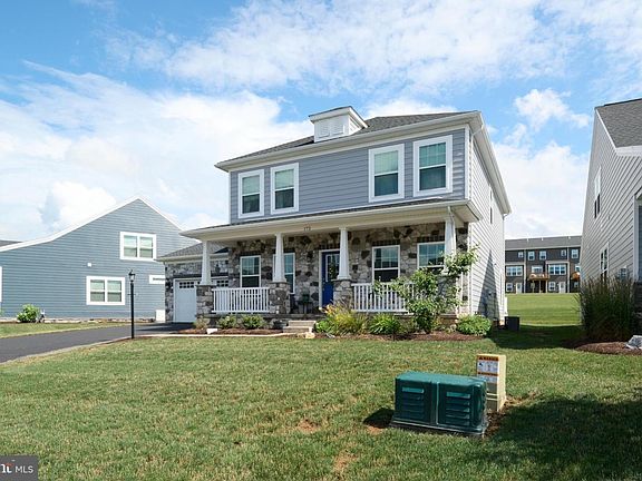 3rd image of 172 Sussex Dr