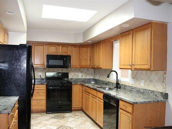 3rd image of 84 Canterbury Dr