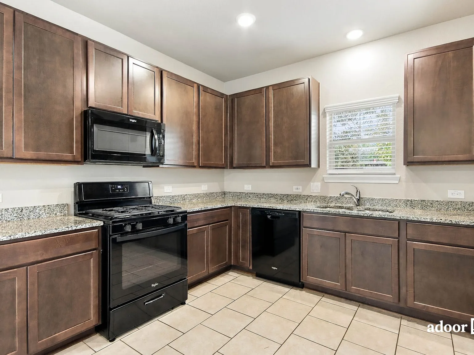 3 bed, 2.0 bath, 1460 sqft, $1,845 — Photo 3