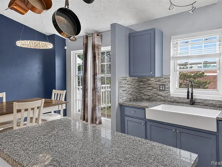 1930 W Williams Cir — Photo 3