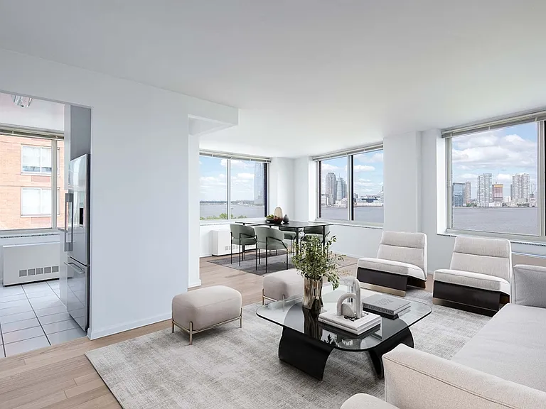 400 Chambers St #3R — Photo 1