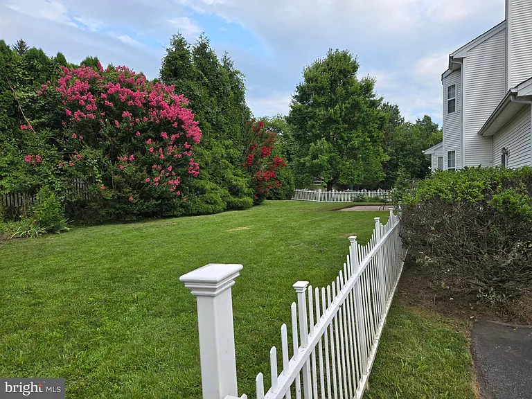 412 Denow Rd — Photo 3