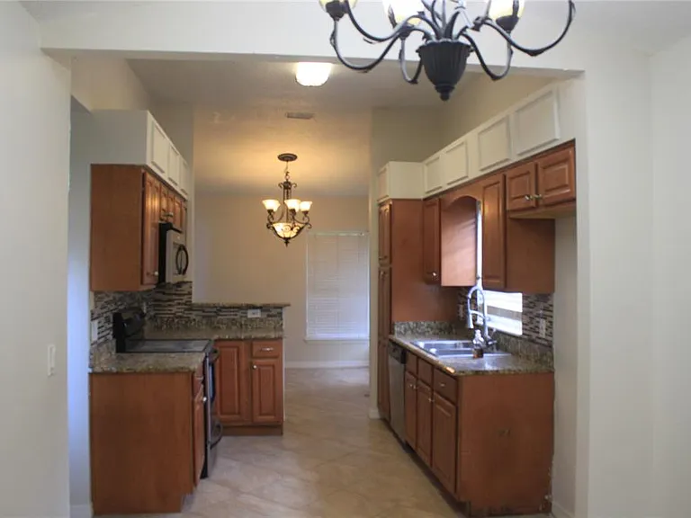 10579 Satinwood Cir — Photo 6