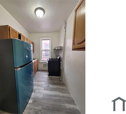 2nd image of 1052 Longfellow Ave APT 1R