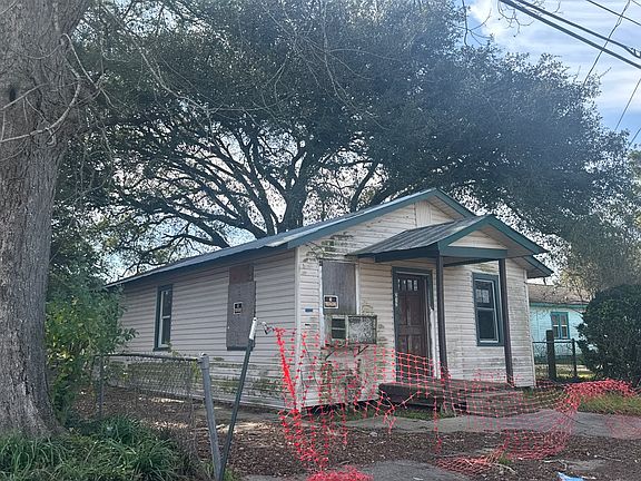 3rd image of 212 Clifford Rd