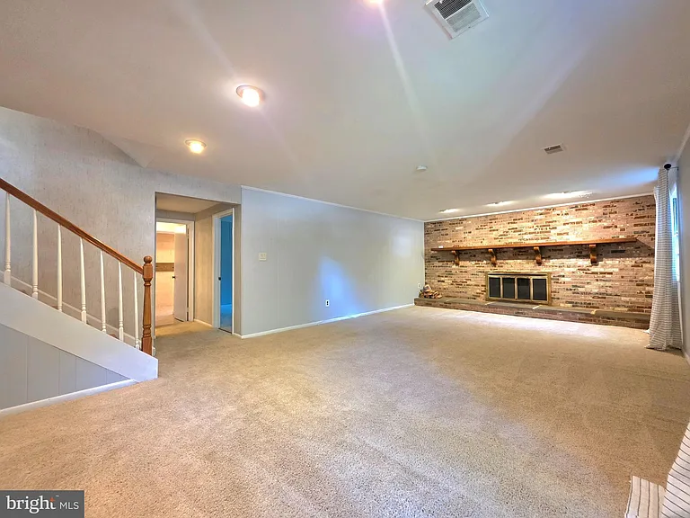 2215 Collingwood Rd — Photo 30