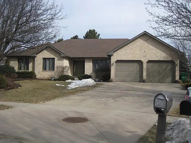 319 Harvard Ct photo 1