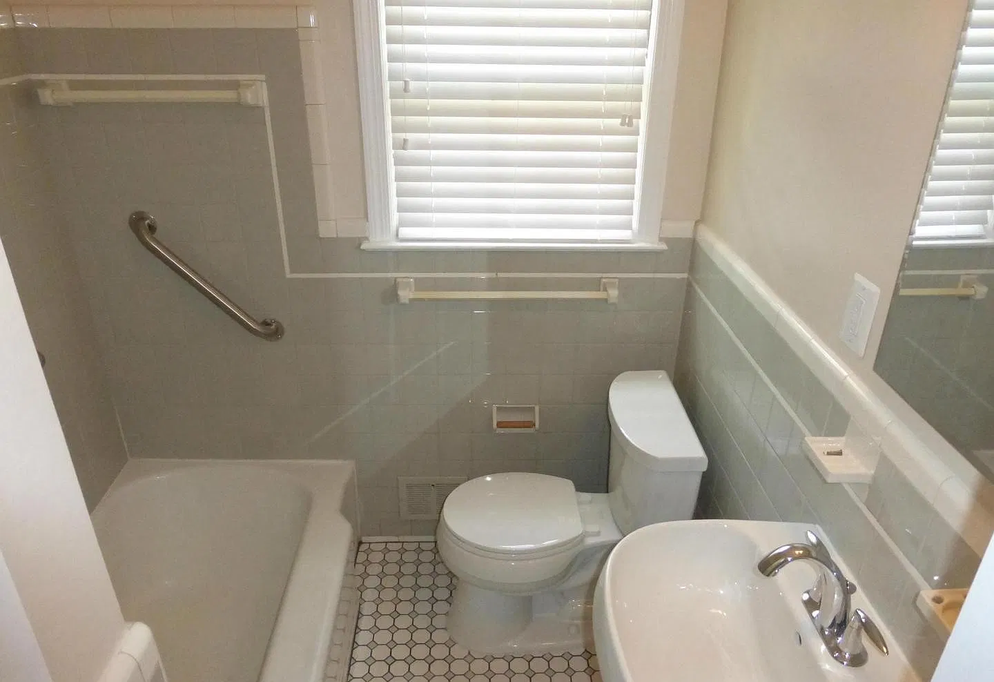 This beautiful corner lot brick home! — Photo 4