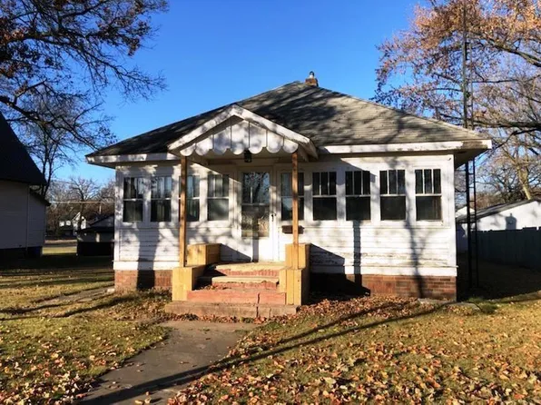 803 Howard St, Charles City, IA 50616