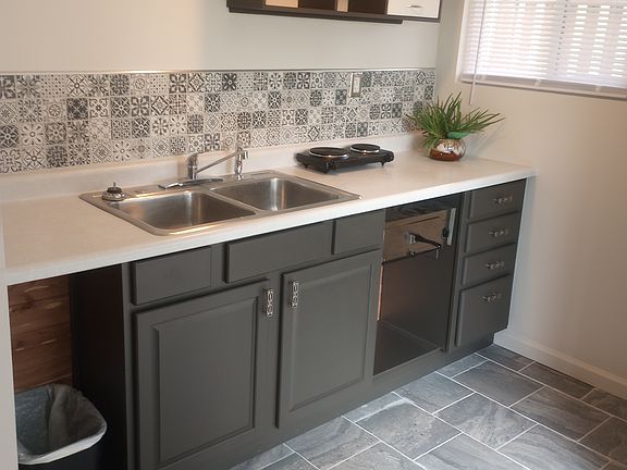 3rd image of 551 High St