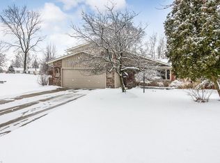 8980 Elmwood Oval, North Royalton, OH