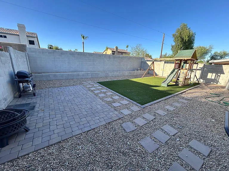 2424 E Morrow Dr — Photo 10