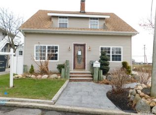 5 Cottage Ave, Bay Shore, NY 11706