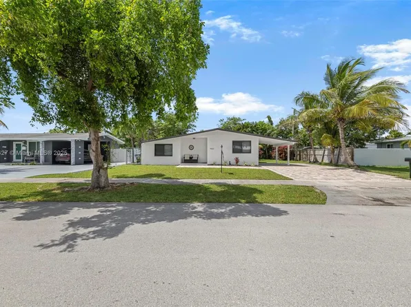 9520 Holiday Rd, Cutler Bay, FL 33157