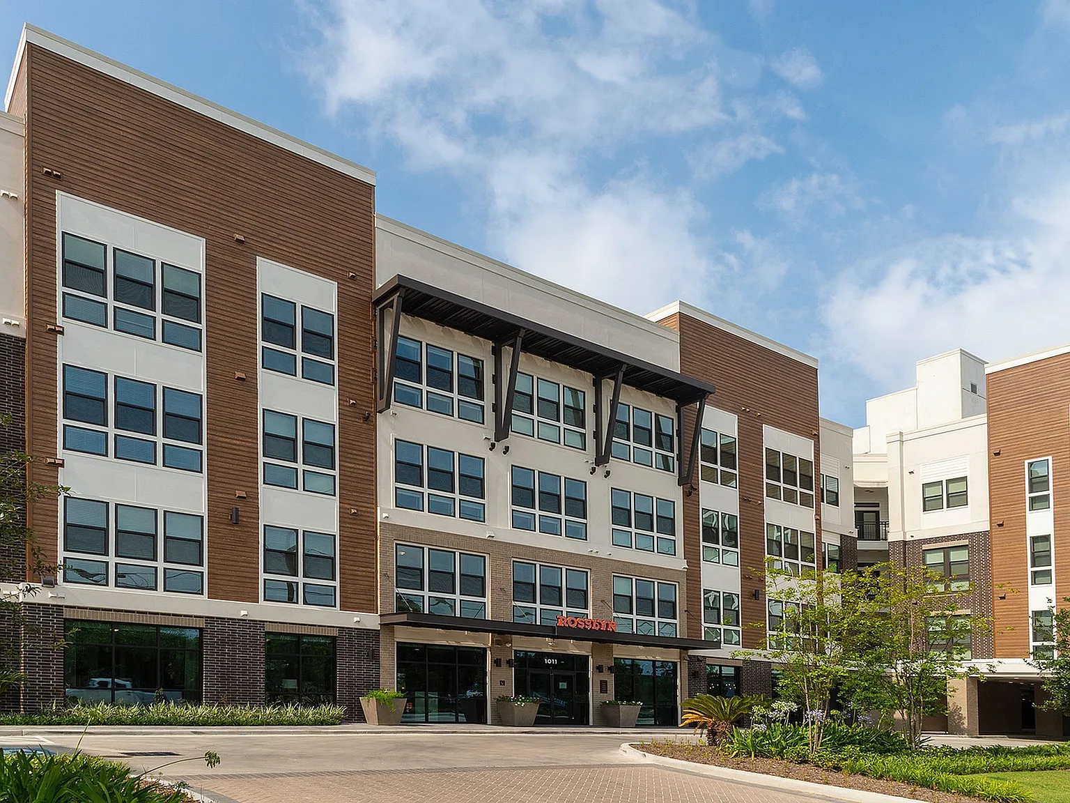 The Rosslyn at Garden Oaks — Photo 2