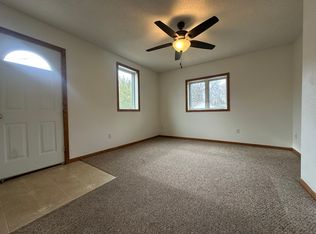 581 W 4th St APT 2, Zumbrota, MN 55992