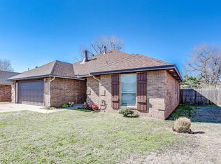 1221 W Griggs Way, Mustang, OK 73064