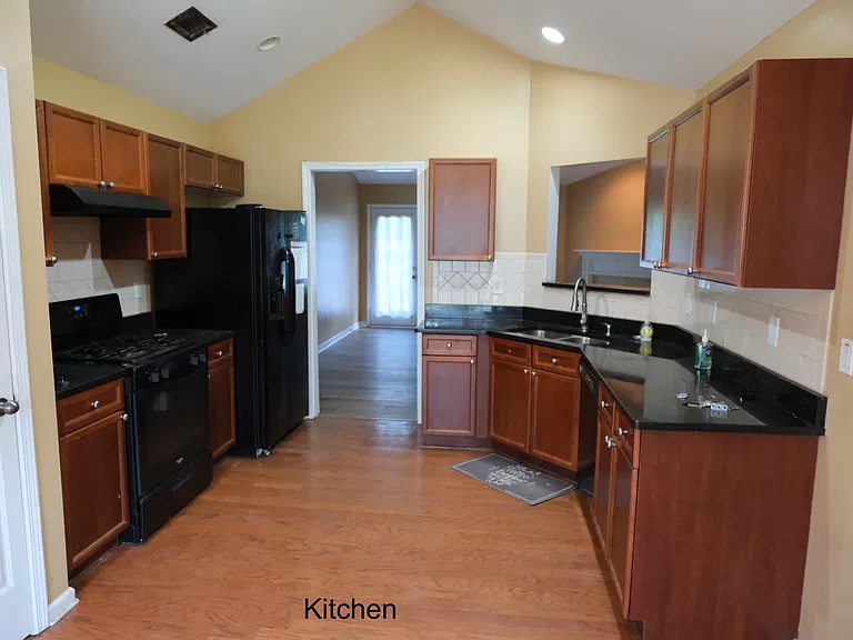 933 Creek Bottom Rd SW — Photo 3